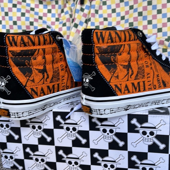 VANS X ONE PIECE COLLABORATION Men’s SKATE SK8-HI SHOE
One Piece Wanted Nami Ora - Picture 15 of 16